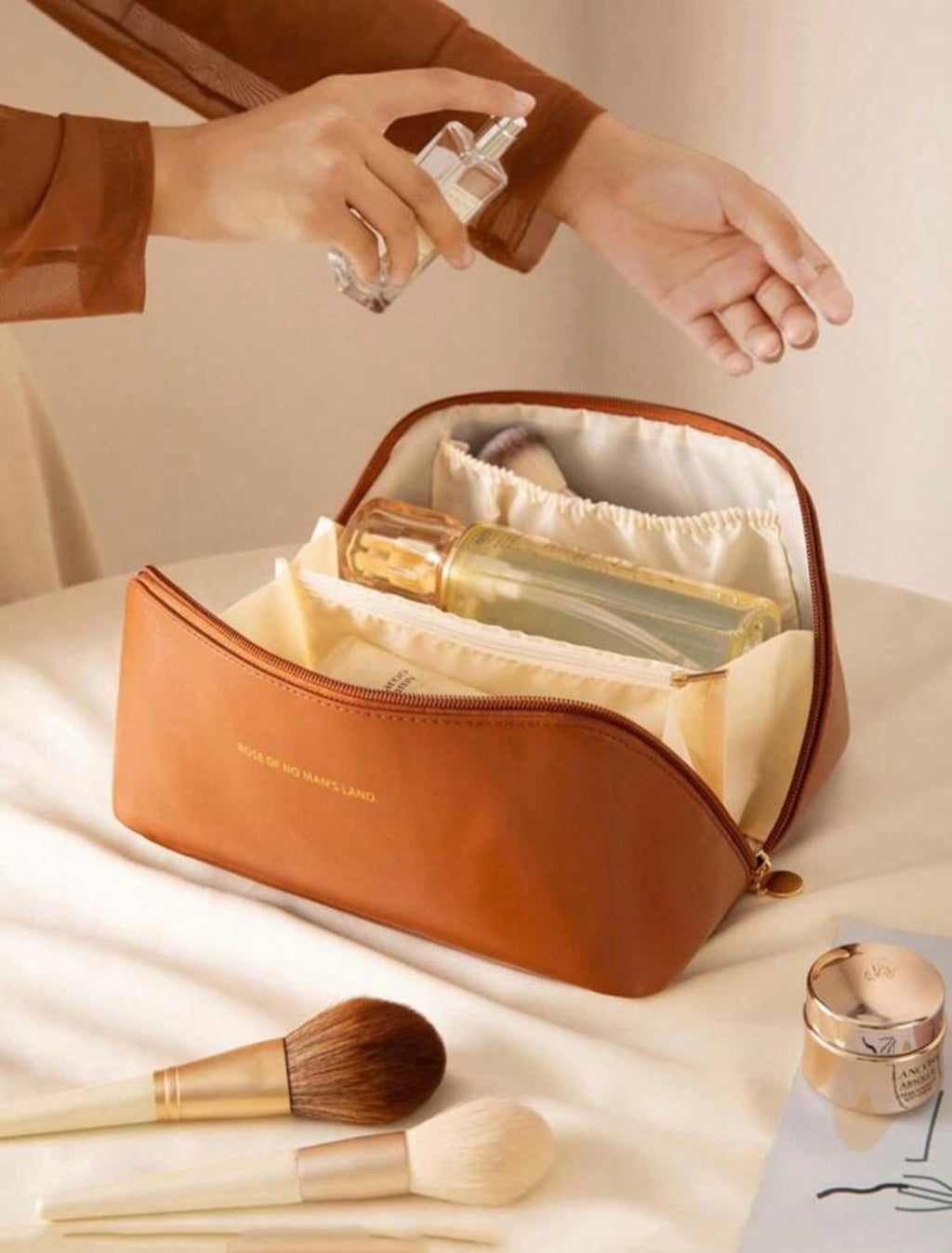 Divaura LuxePouch™ — Premium Leather Makeup Pouch